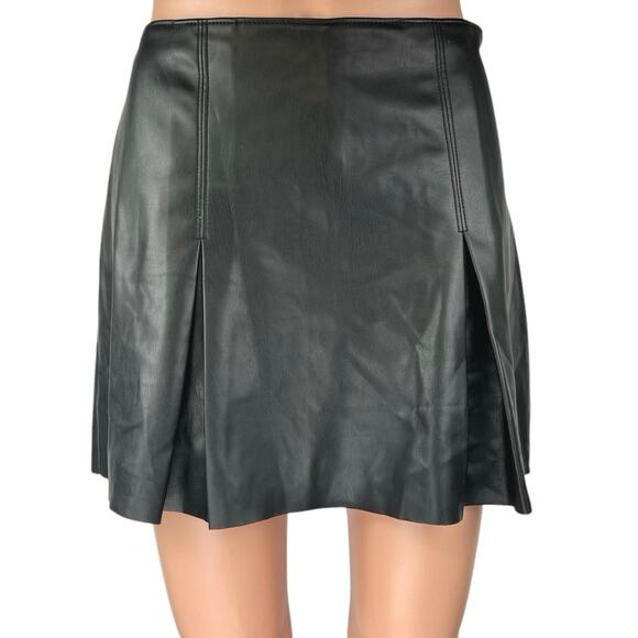 Abercrombie & Fitch Black Faux Vegan Leather Pleated Mini Flared A-Line Skirt S - Picture 1 of 5